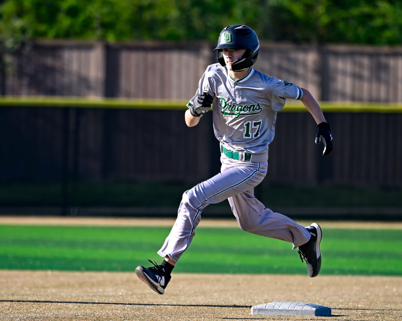 Youth baseball player sprinting down the basepath